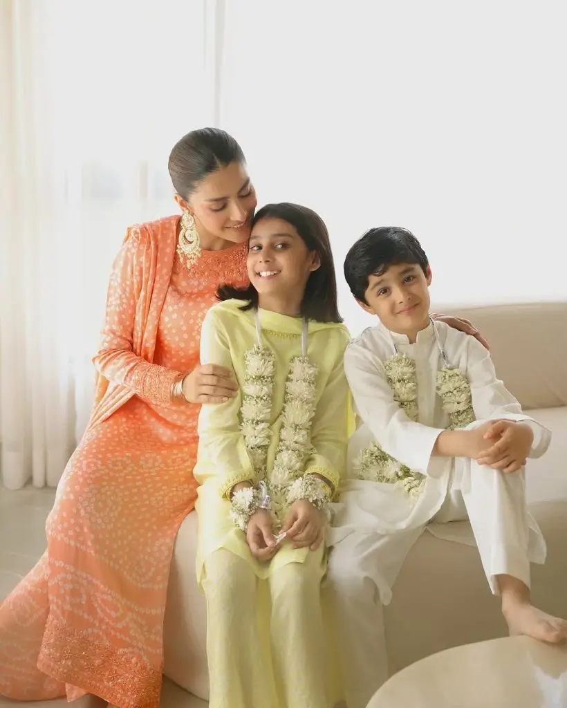 Ayeza Khan family