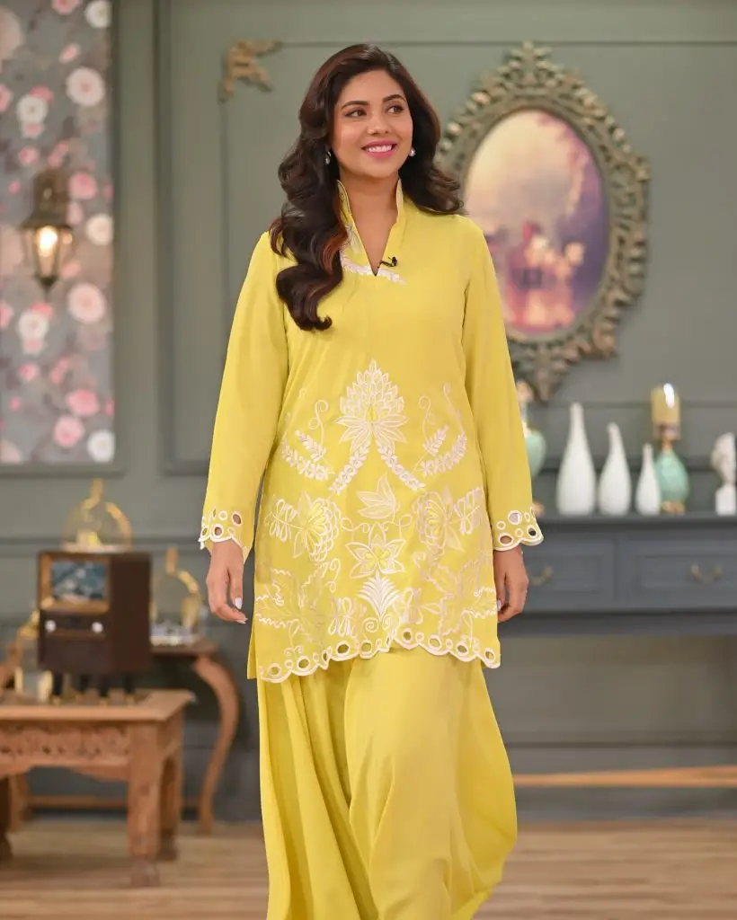 Sunita Marshall and Mahira Khan Comparison