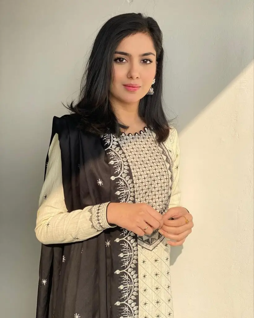 Mohra Drama Full Cast & Schedule